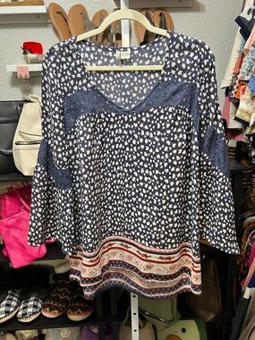 Love Potion Navy Floral-Print Lace-Trim Tunic Top